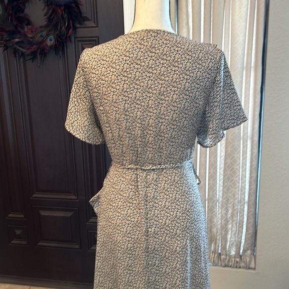 Daisy Wrap Around 40s Style Ruffle Dress - Picture 7 of 13